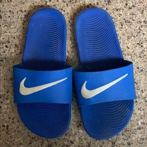 Nike blue slides Size 4y